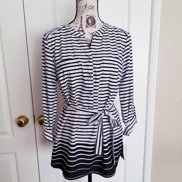 2 for $36 NWT Notations Navy & Cream Tunic - Picture 1 of 5